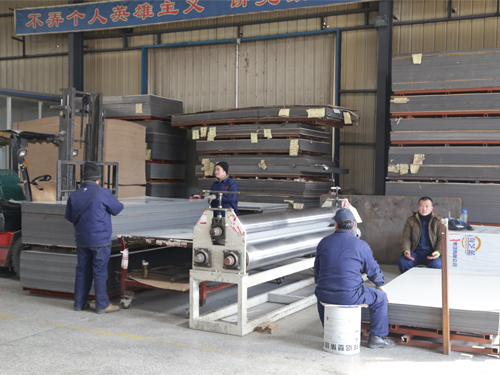 鋁塑闆廠家技工人員